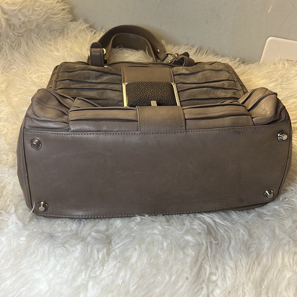 🌸Balenciaga Leather Stingray Accordion Satchel handbag - Picture 8 of 16